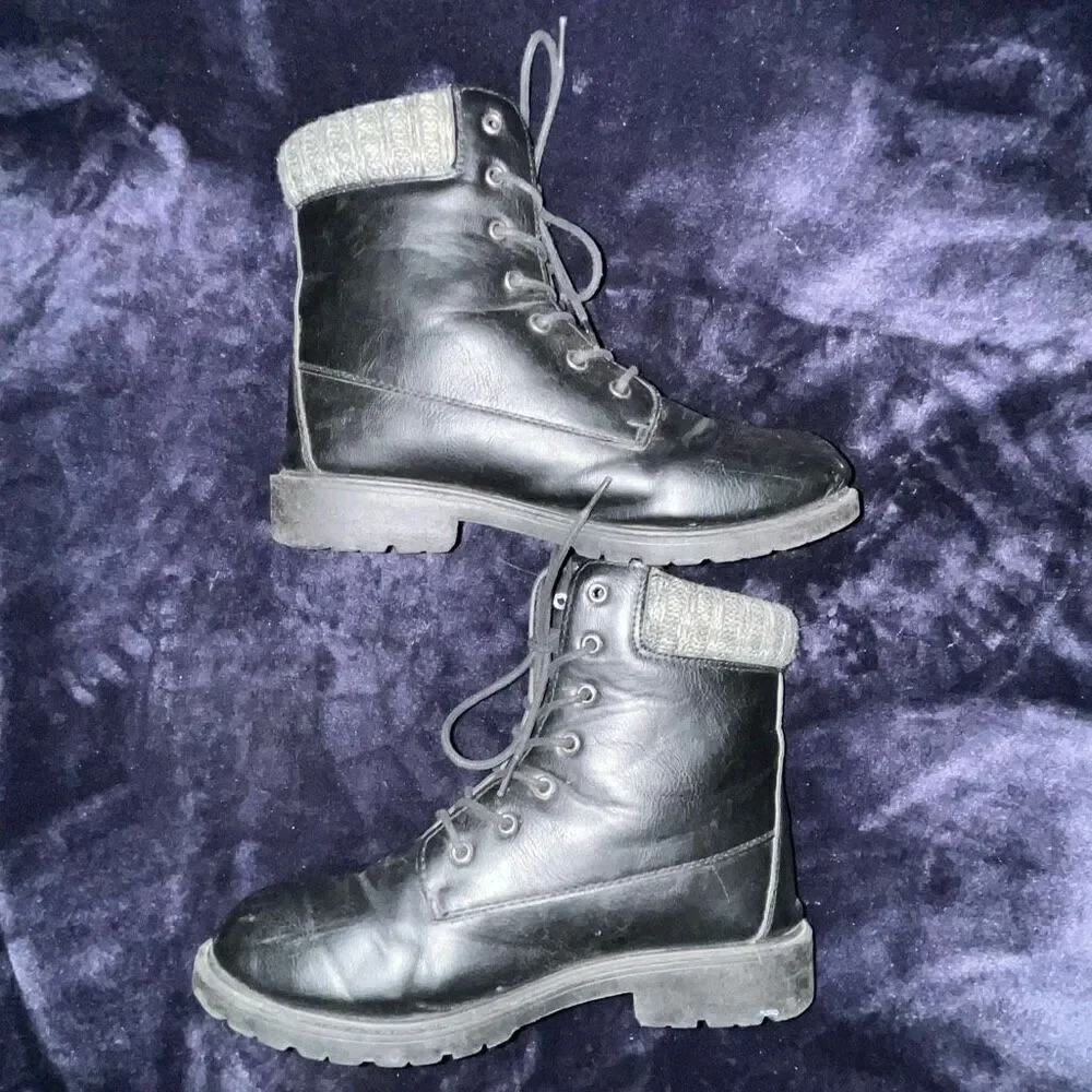 Caitie Boots Women’s Size 8 Black Vegan Leather Rubber Sole‎ Lace Up Boots